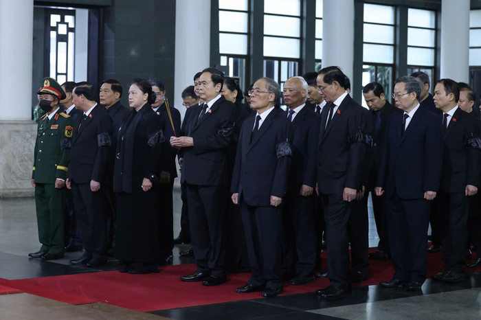 Đoàn Quốc hội nước Cộng hòa xã hội chủ nghĩa Việt Nam do đồng chí Trần Thanh Mẫn, Ủy viên Bộ Chính trị, Chủ tịch Quốc hội nước Cộng hòa xã hội chủ nghĩa Việt Nam, làm Trưởng đoàn viếng nguyên Chủ tịch nước Trần Đức Lương - Ảnh: VGP/Nhật Bắc