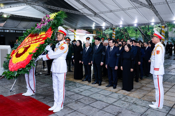 Đoàn Chủ tịch nước Cộng hòa xã hội chủ nghĩa Việt Nam do đồng chí Lương Cường, Ủy viên Bộ Chính trị, Chủ tịch nước Cộng hòa Xã hội chủ nghĩa Việt Nam, làm Trưởng đoàn viếng nguyên Chủ tịch nước Trần Đức Lương - Ảnh: VGP/Nhật Bắc 