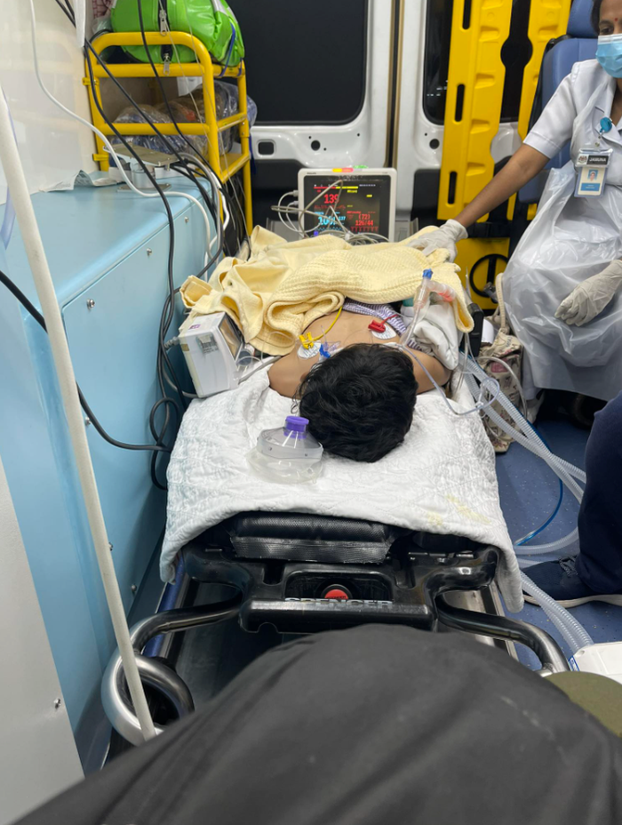 Chơi trò ném bóng bay cùng bạn trong tiệc sinh nhật, bé trai nguy kịch ngay sau đó Ảnh 1