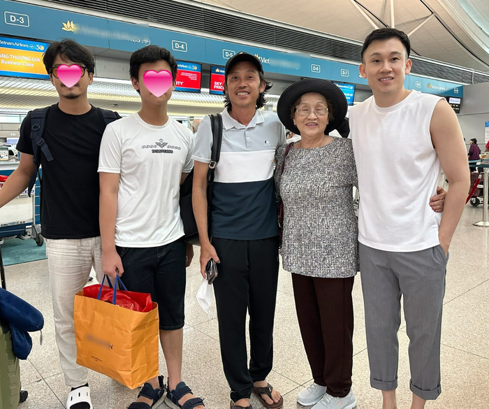 Showbiz 24h: Hoài Linh cùng người nhà đưa mẹ ra sân bay về Mỹ. Ảnh: FBNV