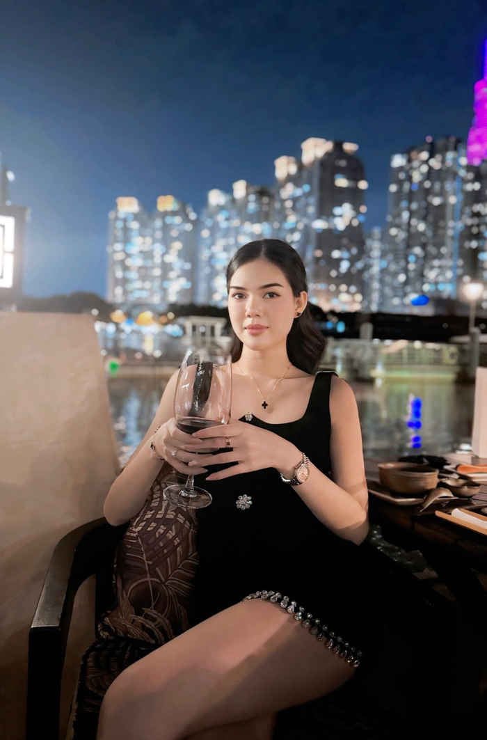 Showbiz 24h: Ngọc Trinh xác nhận đã chia tay bạn trai sau hơn 1 năm hẹn hò. Theo nữ diễn viên, cả hai đã dừng lại một khoảng thời gian nhưng đến nay cô mới chia sẻ thông tin này với công chúng. Ảnh: FBNV