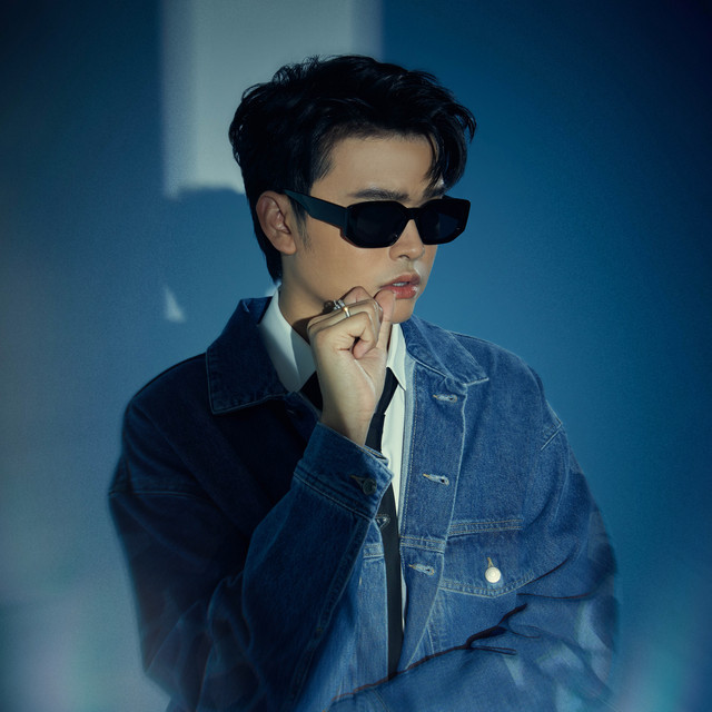 Nam ca sĩ dẫn y tá lên sân khấu để cấp cứu cho khán giả bị ngất xỉu Ảnh 3