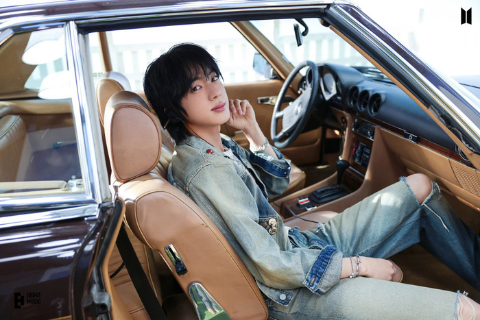 Jin (BTS) lập thành tích cao nhất sự nghiệp solo trên Billboard Ảnh 1