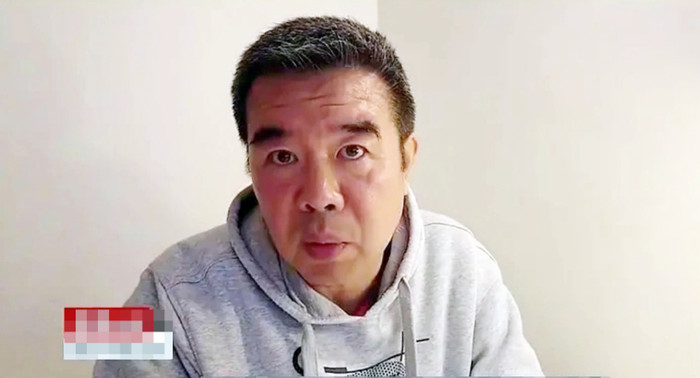 Câu chuyện người cha đã bán năm căn nhà để đưa hai con trai ra nước ngoài học bóng đá, khiến cư dân mạng không khỏi bàn tán sôi nổi. 