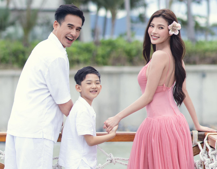 Tổ ấm hạnh phúc của Thúy Diễm và Lương Thế Thành bên cạnh con trai. (Ảnh: FBNV)
