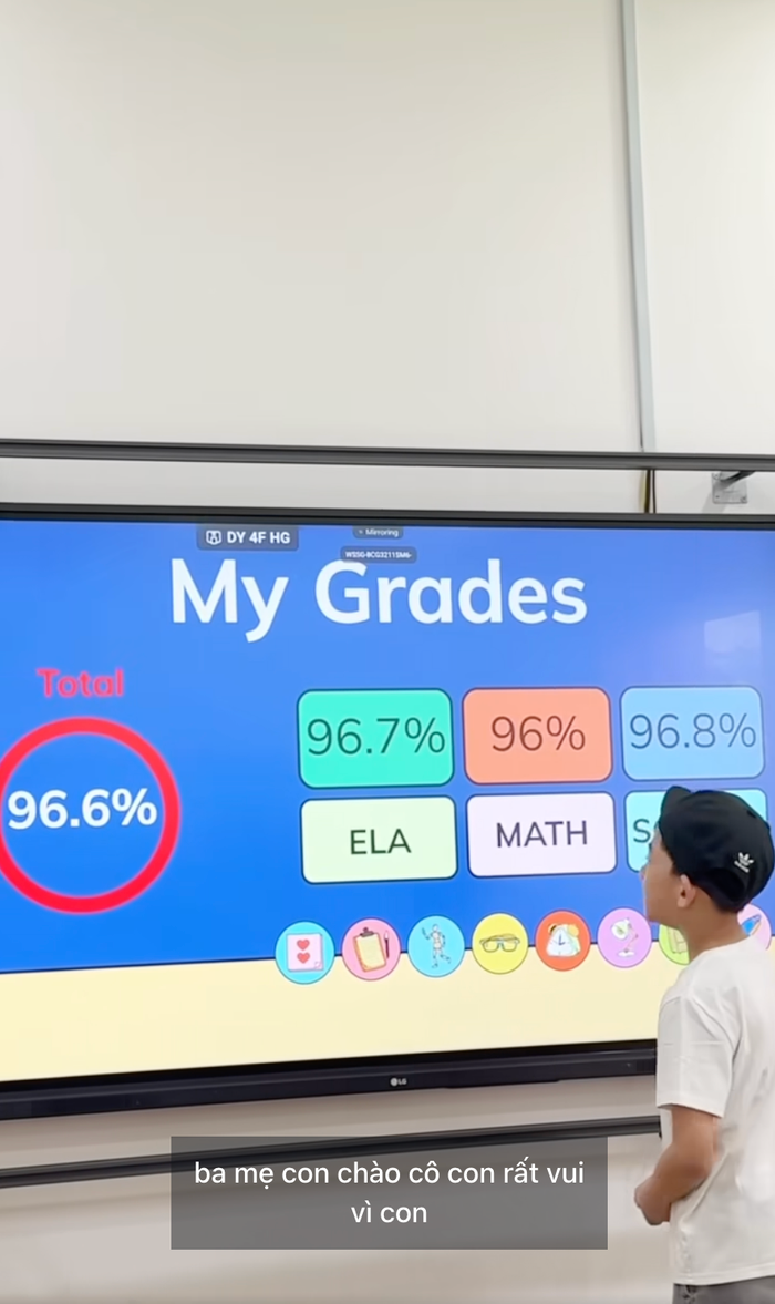 Con trai Thúy Diễm gần như đạt điểm tuyệt đối ở các môn học. (Ảnh: Chụp màn hình)