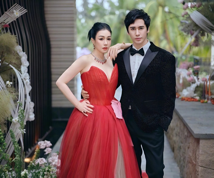 Chung Lệ Đề vừa tổ chức kỷ niệm 10 năm bên nhau với chồng trẻ. (Ảnh Sohu)