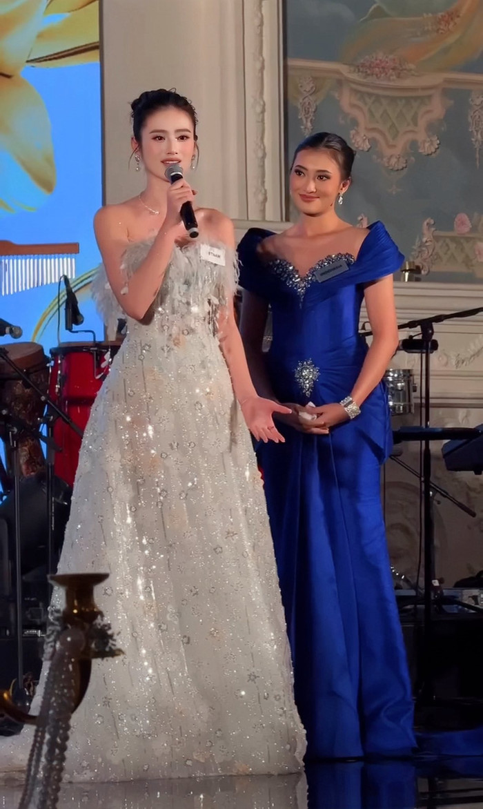 Hoa hậu Ý Nhi 'đánh bại' đối thủ mạnh bạo là đại diện Thái Lan để lọt top 2 của khu vực châu Á và châu Đại Dương trong giải thưởng Beauty With A Purpose của Miss World 2025. (Ảnh: FBNV)