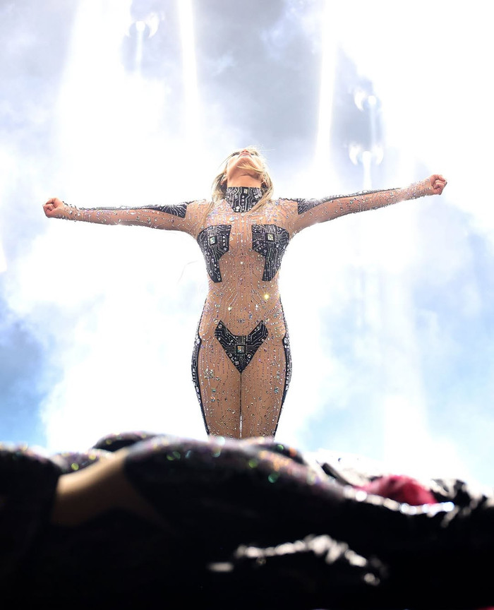 Nụ hôn đồng giới của Jennifer Lopez tại American Music Awards 2025 gây tranh cãi Ảnh 4