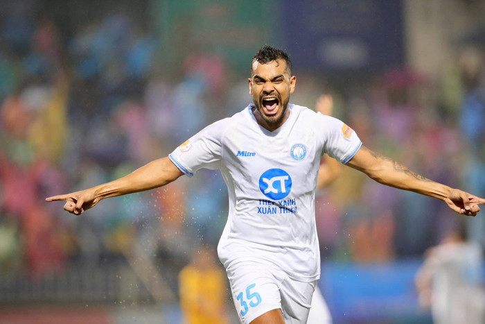 Brenner Marlos Varanda de Oliveira - chân sút thay Nguyễn Xuân Son đang thể hiện phong độ đáng sợ ở V.League. Ảnh: CLB Nam Định