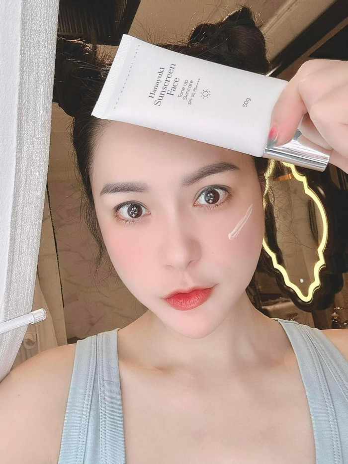Sản phẩm kem chống nắng Hanayuki Sunscreen Body mà Đoàn Di Băng quảng cáo.