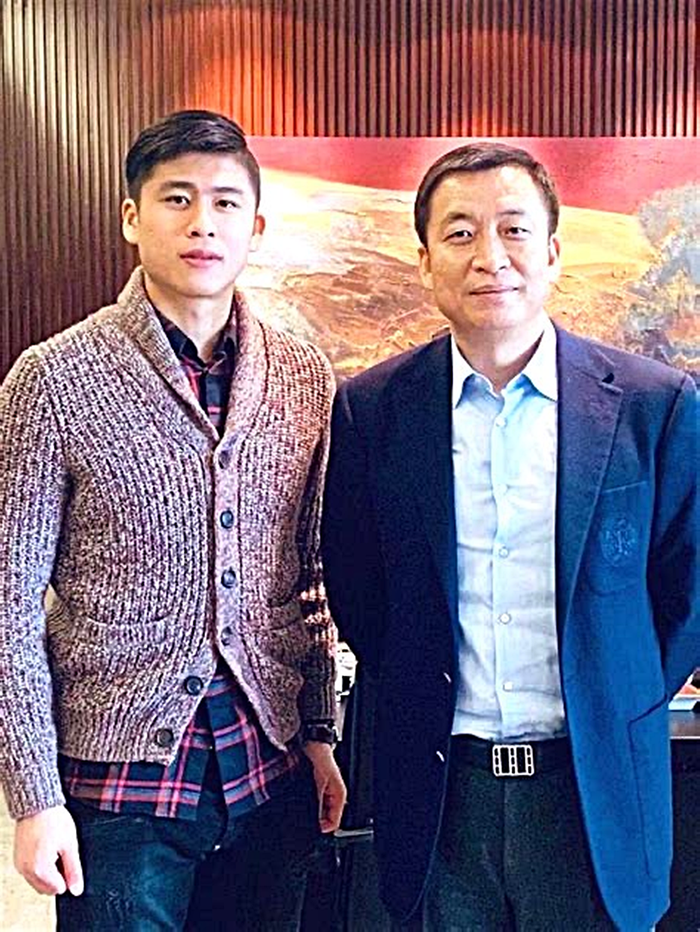 Cha của Zhang Yuning đã bán 8 căn nhà để đưa con đi du học bóng đá. Ảnh: Sina