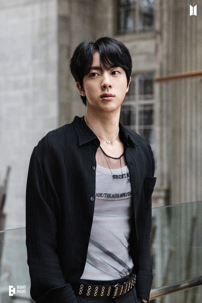 Jin giúp BTS xô đổ kỷ lục của One Direction Ảnh 2