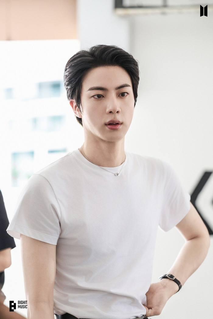 Jin giúp BTS xô đổ kỷ lục của One Direction Ảnh 3