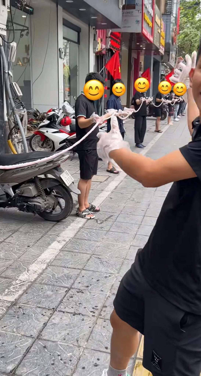 Đoạn video ghi lại màn 'quảng cáo nổ' của Ngô Quyền Thế.