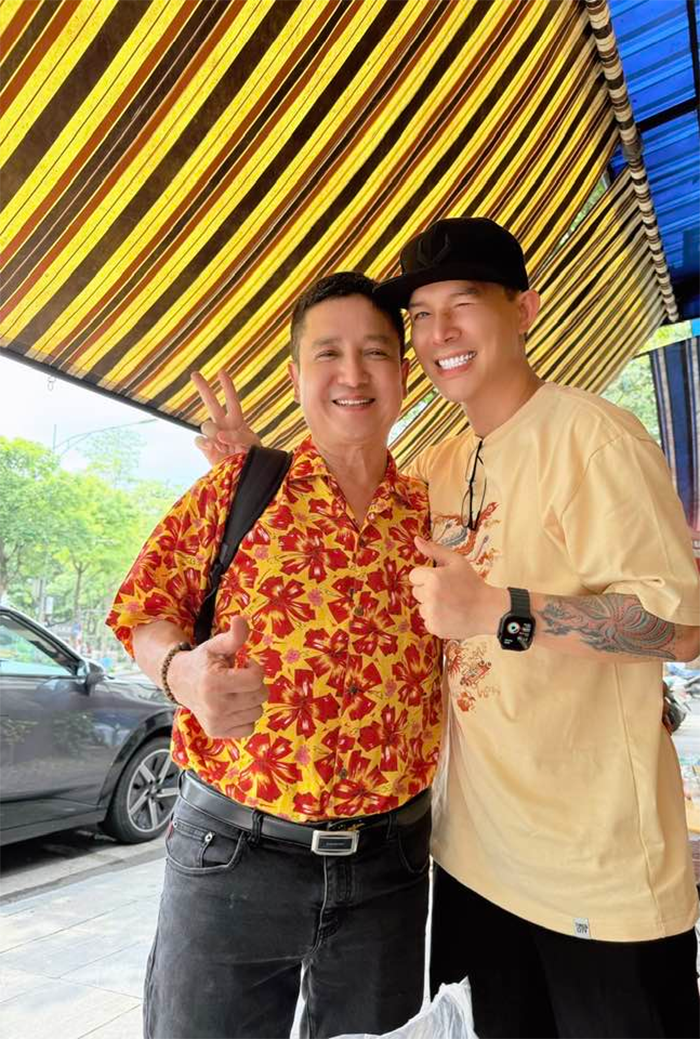 Thời gian này, Nathan Lee dành thời gian cho bản thân, thăm bạn bè, đồng nghiệp trước khi có đêm nhạc đánh dấu sự trở lại chính thức vào tối 31/5 tại Hà Nội.
