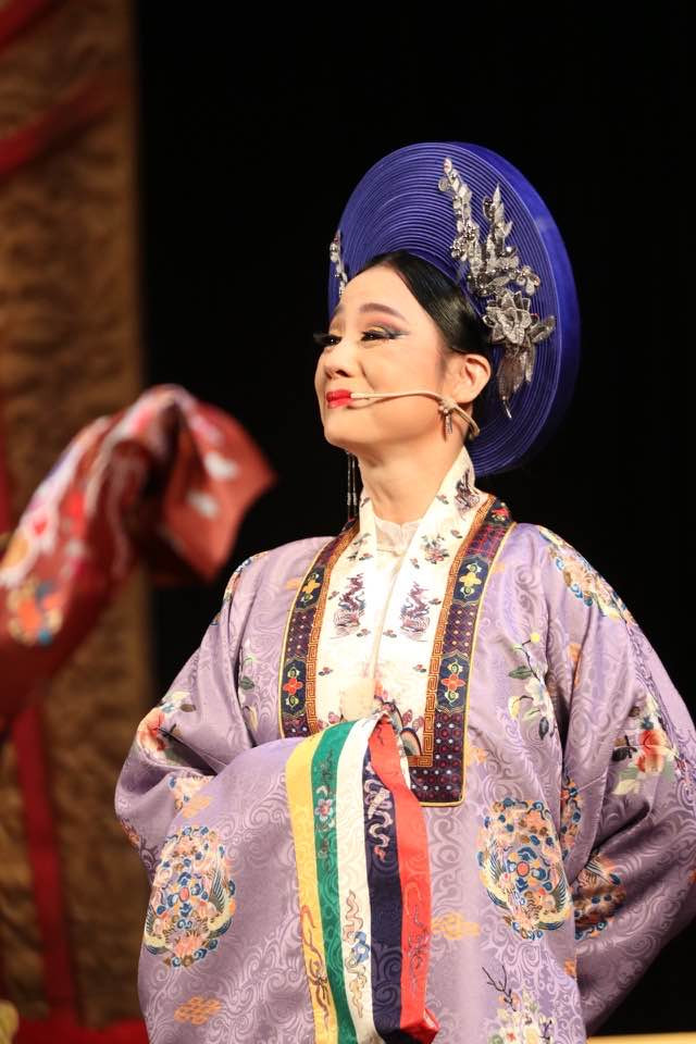 Song song với việc chăm sóc gia đình nhỏ, NSƯT Mỹ Duyên vẫn dành nhiều đam mê cho hoạt động nghệ thuật. Ảnh: FBNV