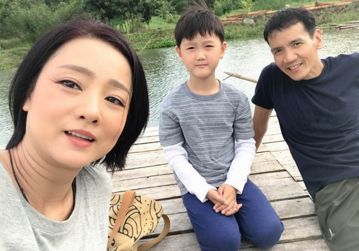 NSƯT Mỹ Duyên khá kín tiếng, hiếm hoi mới chia sẻ ảnh chụp chung với chồng và con trai. Ảnh: Sưu tầm