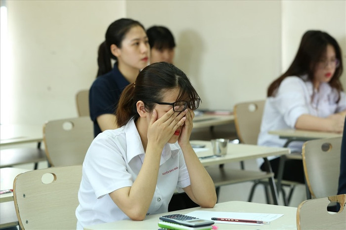 Nhiều bạn trẻ đứng trước ngưỡng cửa đại học đều tỏ ra băn khoăn nên chọn ngành học theo sở thích hay nhu cầu thị trường. Ảnh minh hoạ