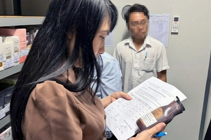 Đoàn của Sở Y tế Đồng Nai kiểm tra đột xuất Công ty Cổ phần Nhà máy y tế EBC Đồng Nai. (Ảnh: PLO)