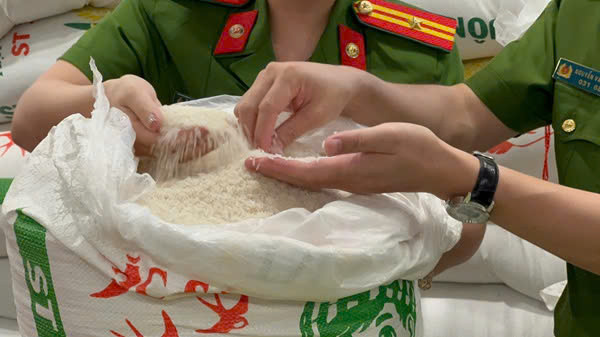 Nhiều gạo giả bị cơ quan Công an phát hiện. Ảnh: Công an TP Hà Nội
