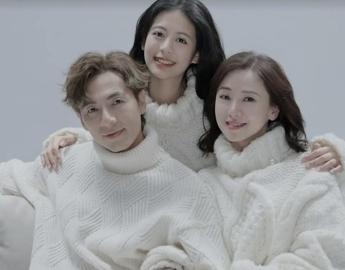 Sau ba năm ly thân, hiện tại Ông Hồng sống một mình trong căn biệt thự rộng lớn tại Hồng Kông. Ảnh: Weibo