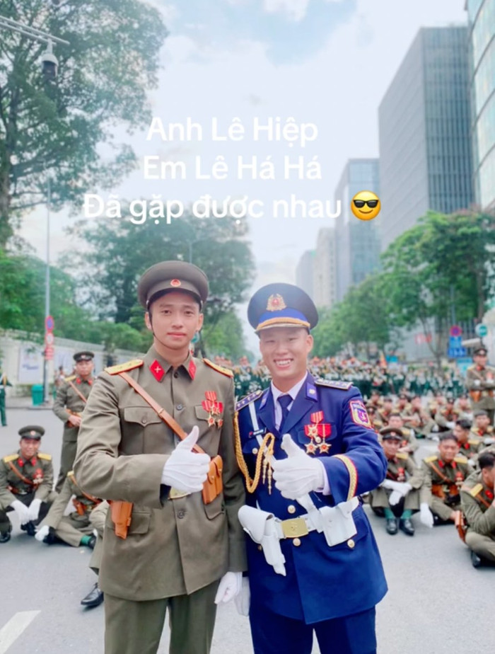Chiến sĩ Lê Hoàng Hiệp và chiến sĩ 'Lê Hoàng Há Há'.