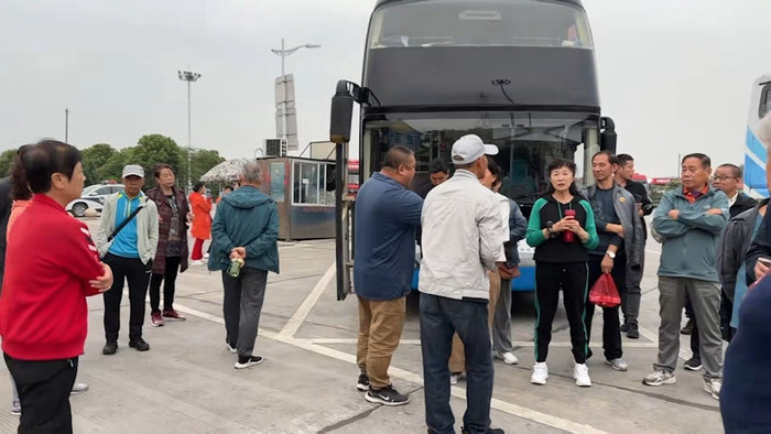 Nam tài xế tuyên bố chưa nhận được tiền vé, bỏ rơi 160 hành khách lớn tuổi giữa đường cao tốc Ảnh 2