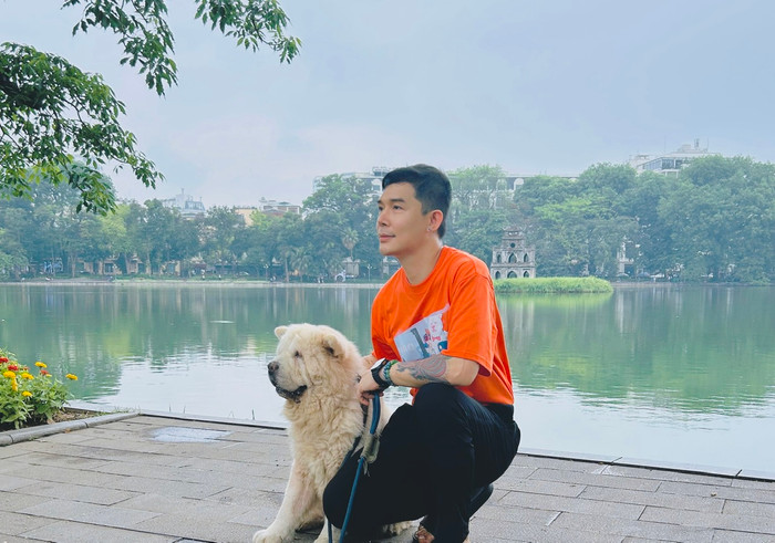 Hiện tại, Nathan Lee dành nhiều thời gian tận hưởng cuộc sống, thăm thú phố phường Hà Nội.