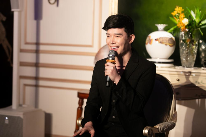 Nathan Lee sở hữu năng khiếu nghệ thuật từ bé, đứng chung sân khấu với nhiều tên tuổi gạo cội từ năm 6 tuổi.