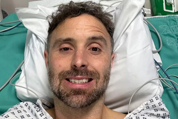 Andy Spary được chẩn đoán mắc bệnh ung thư ruột sau khi cơn đau một bên vòng ba diễn ra. (Ảnh: Mirror)