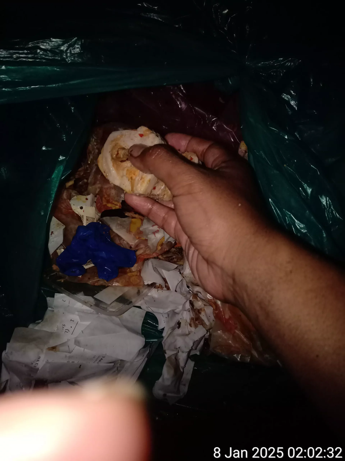 Người đàn ông sống vô gia cư, tìm kiếm thức ăn thừa suốt 9 năm Ảnh 2