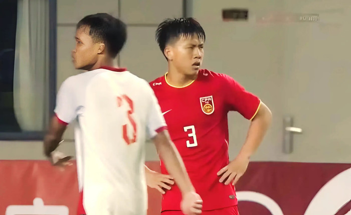 Dù bị dẫn 2 bàn nhưng U16 Việt Nam chơi đầy bản lĩnh để gỡ hòa 2-2 trước U16 Trung Quốc.