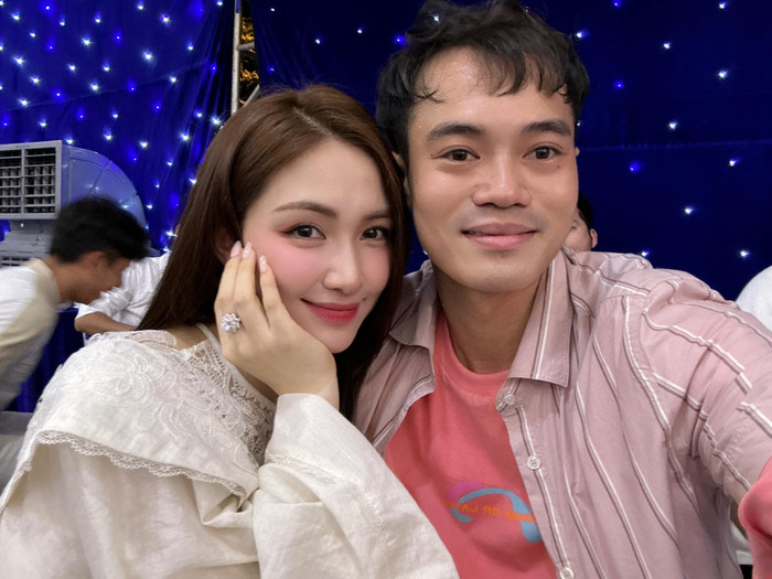Hòa Minzy và Văn Toàn khá thoải mái, cởi mở khi tương tác ở trên mạng xã hội. Ảnh: FBNV