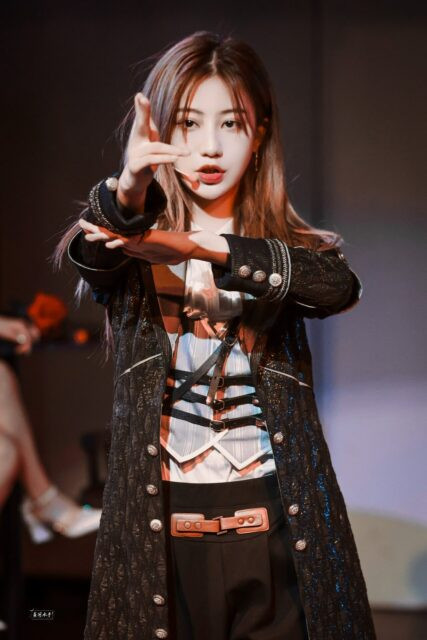 Nữ ca sĩ bắt tại trận và cảnh cáo người đàn ông quay lén mình Ảnh 2