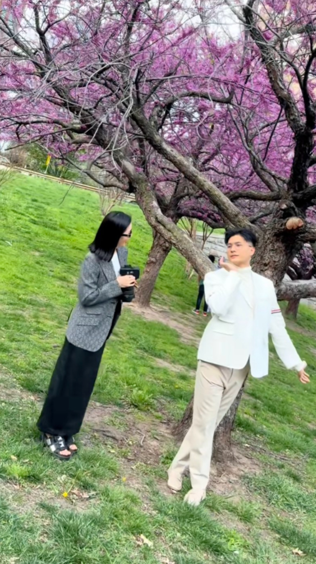 Showbiz 24h: Lệ Quyên bất ngờ trước cách Lâm Bảo Châu hướng dẫn tạo dáng 'sống ảo'. Ảnh: TikTok Nhân vật