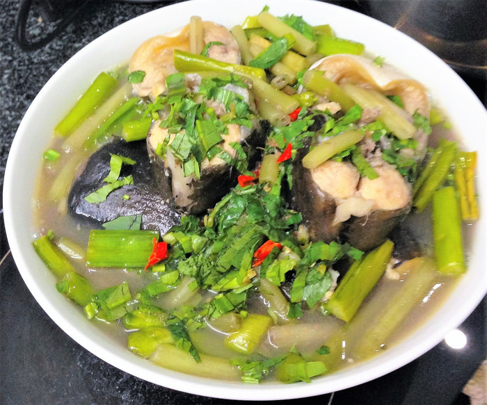 Món canh chua cá tra thích hợp trong những ngày hè nắng nóng. (Ảnh minh họa từ Internet)