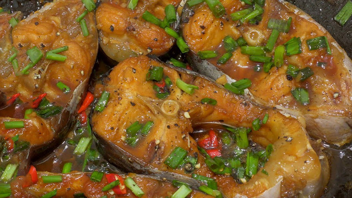 Món cá tra kho tộ. (Ảnh minh họa từ Internet)