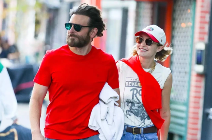 Nữ người mẫu đình đám và bạn trai đang nhận được nhiều lời chúc mừng từ phía đông đảo khán giả. Ảnh: Sưu tầm