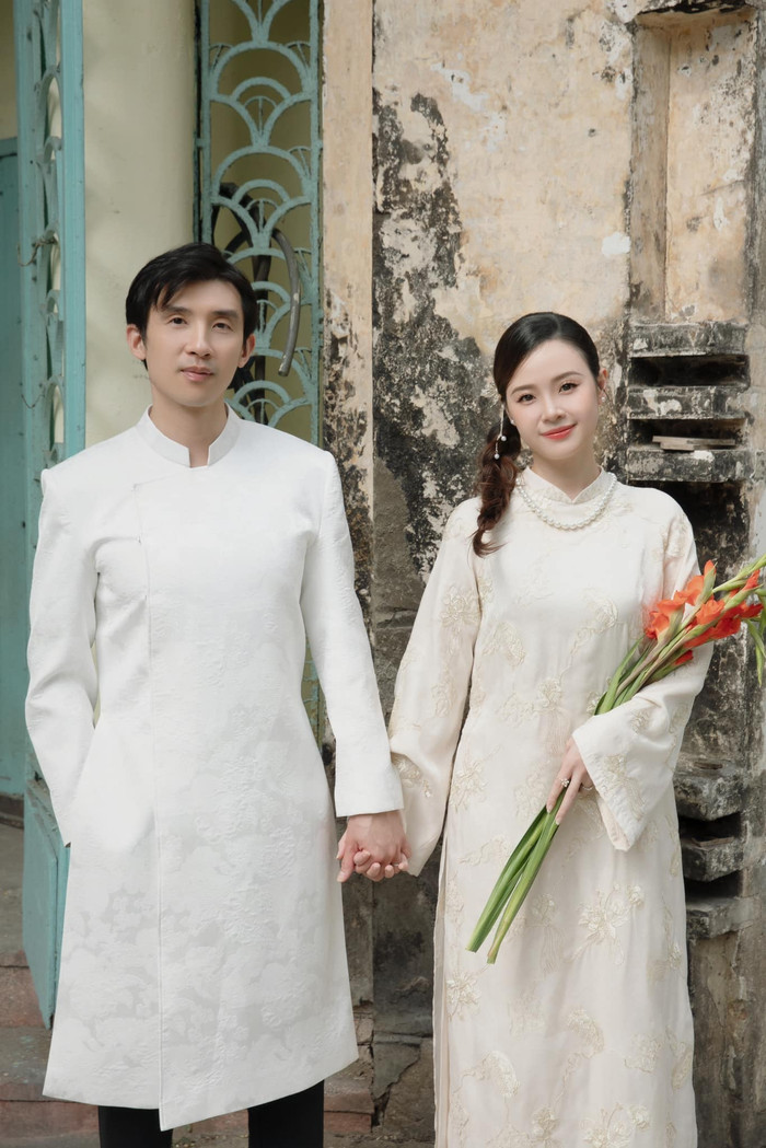 Midu và chồng chụp ảnh vào dịp Tết Nguyên đán năm nay. Ảnh: FBNV