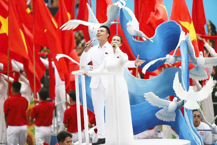 Phương Mỹ Chi 'rượt đuổi' Võ Hạ Trâm Ảnh 1