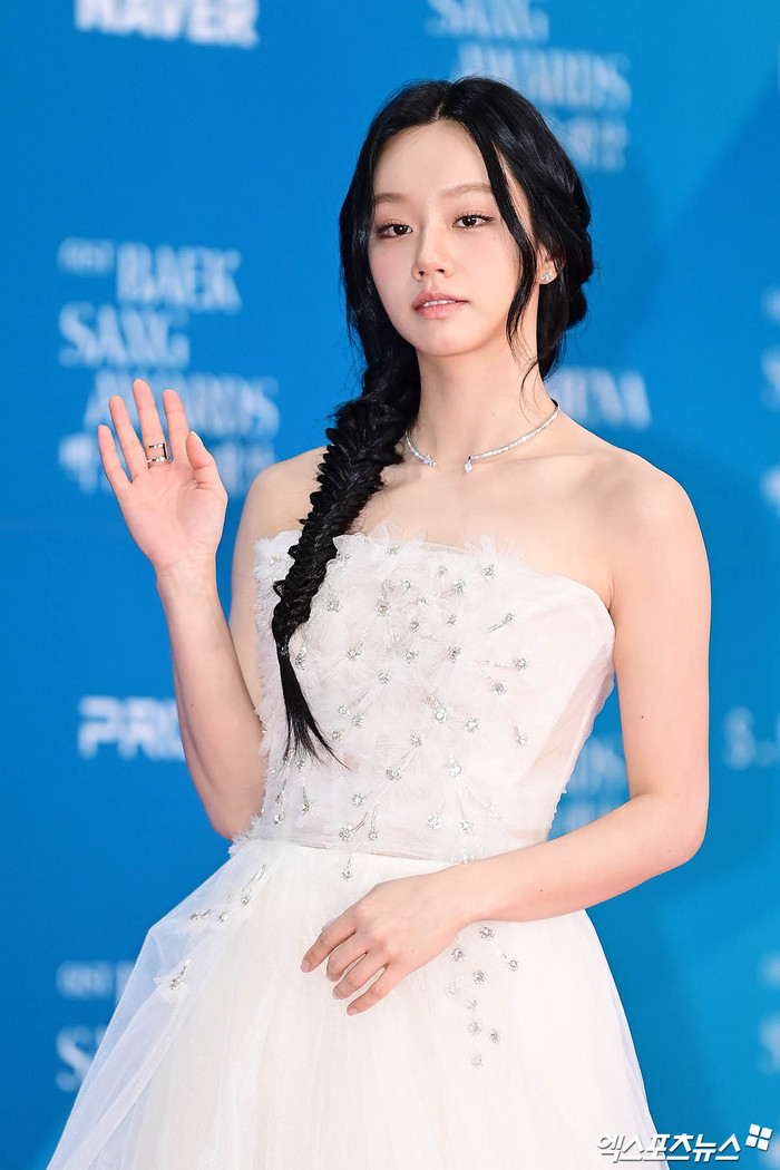 Baeksang 2025: Hyeri bị Knet mỉa mai, Hyun Bin xứng đáng hơn Jo Jung Suk Ảnh 1