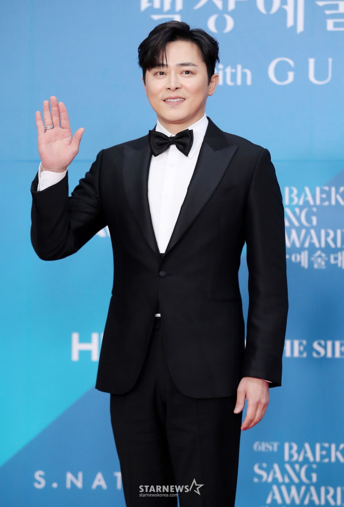 Baeksang 2025: Hyeri bị Knet mỉa mai, Hyun Bin xứng đáng hơn Jo Jung Suk Ảnh 8