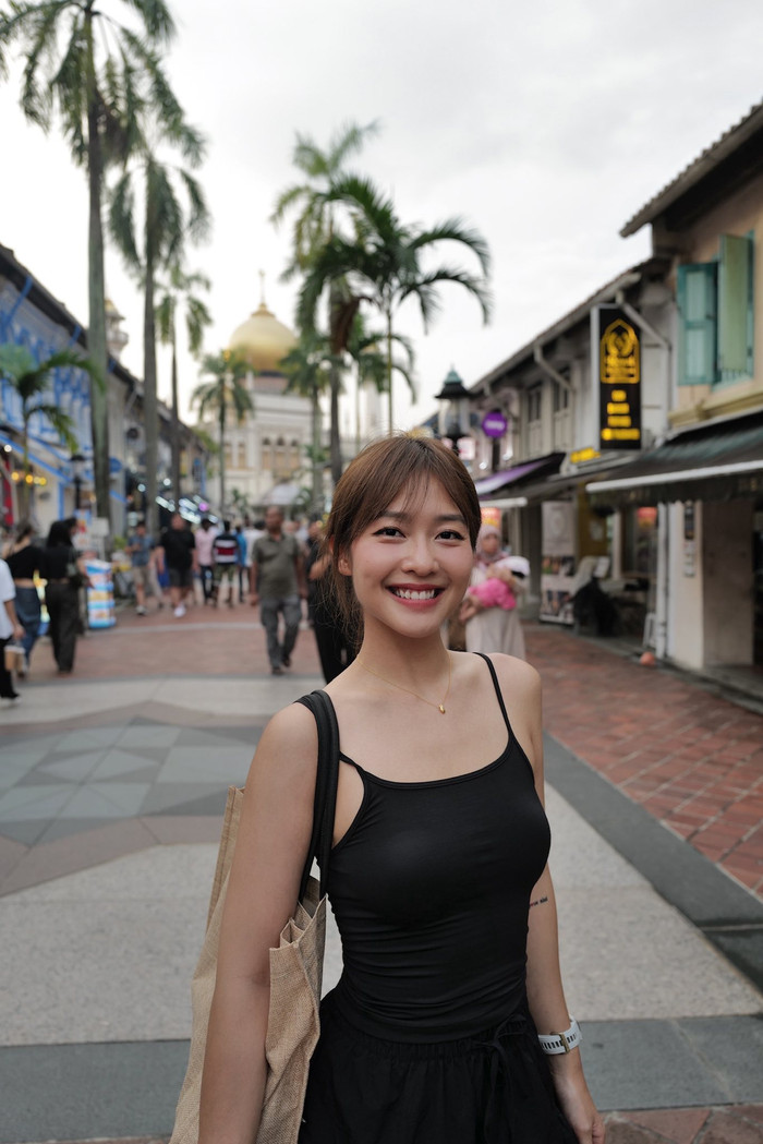 Khả Ngân chinh phục khán giả bằng lối diễn xuất tự nhiên và gần gũi. 