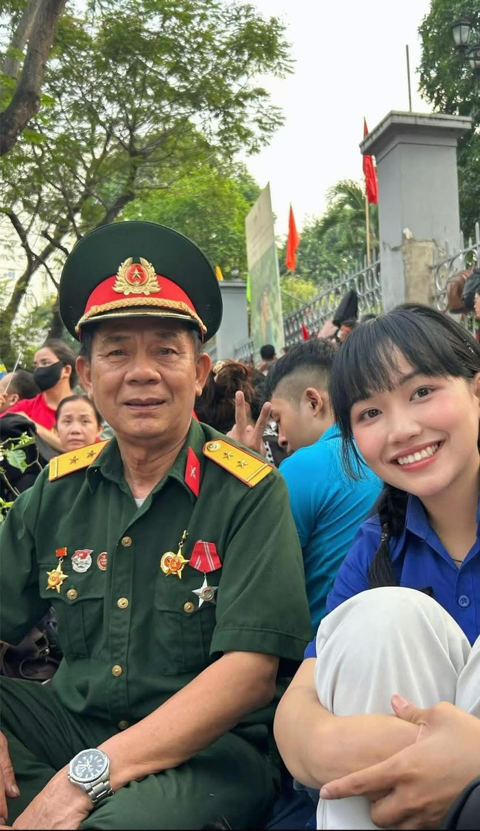 Một trong 6 nữ sinh có hành động đẹp dành cho các cựu chiến binh trong dịp 30/4.