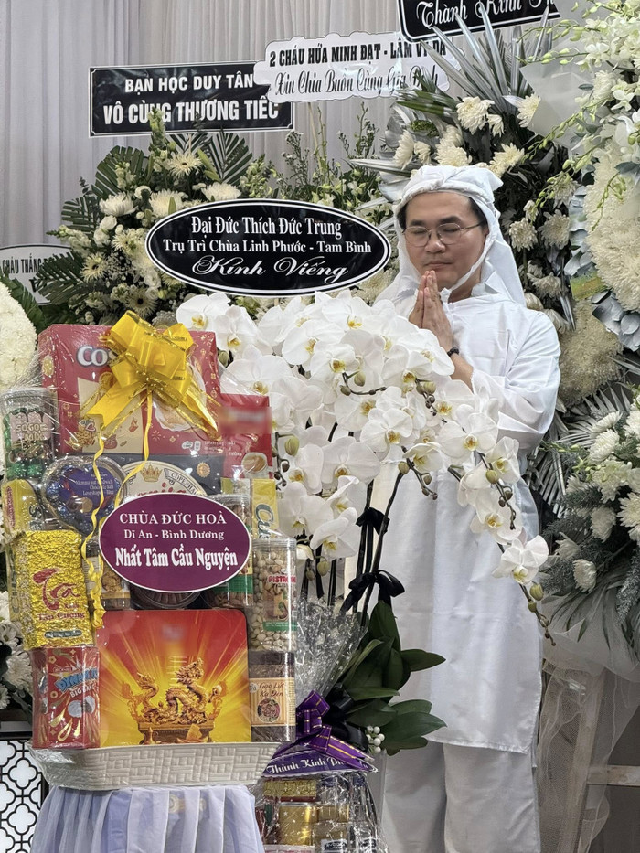 Nhiều nghệ sĩ và khán giả gửi lời chia buồn đến MC Đại Nghĩa. (Ảnh FB Nhật Kim Anh)