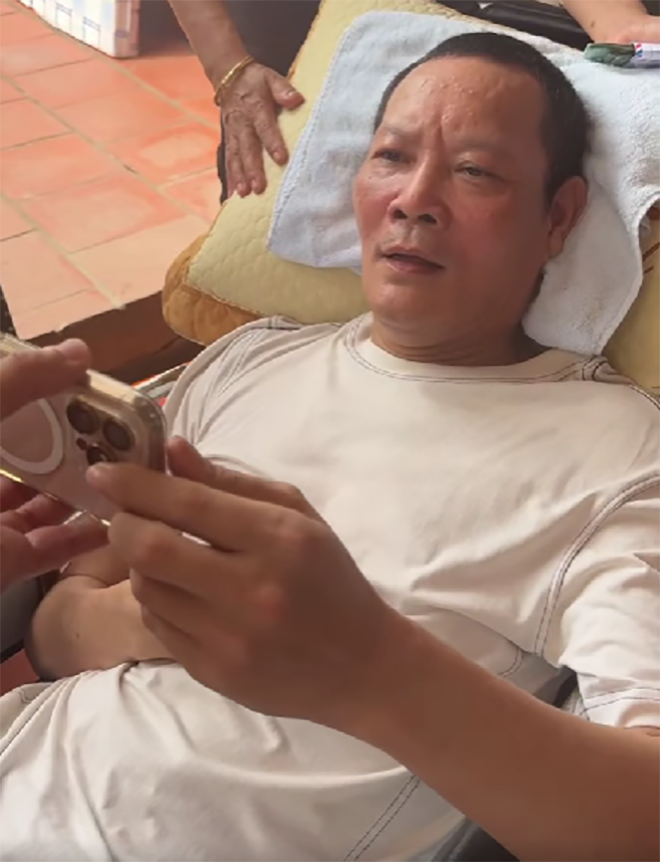 Hình ảnh hiện tại của diễn viên Thái Hòa khiến nhiều người xót xa.