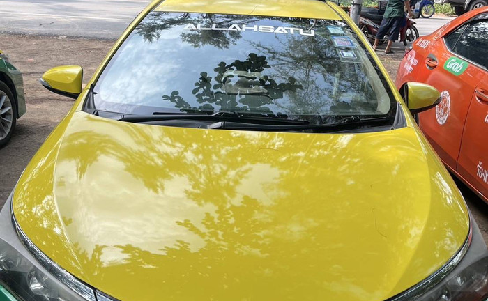 Nhờ tài xế đi mua đồ, nữ hành khách táo bạo trộm luôn chiếc taxi Ảnh 2