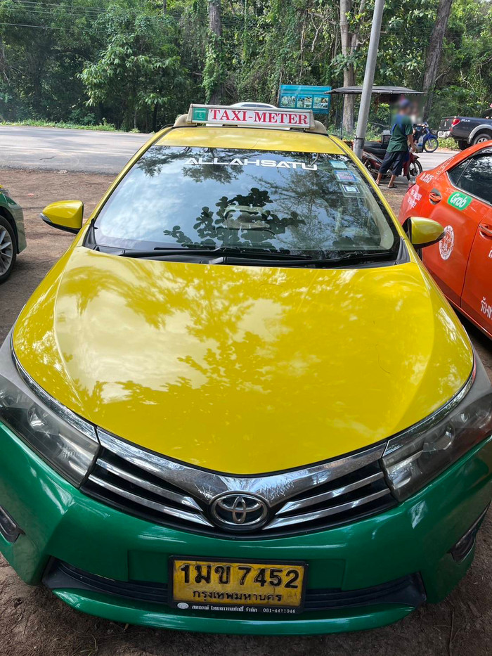 Nhờ tài xế đi mua đồ, nữ hành khách táo bạo trộm luôn chiếc taxi Ảnh 1