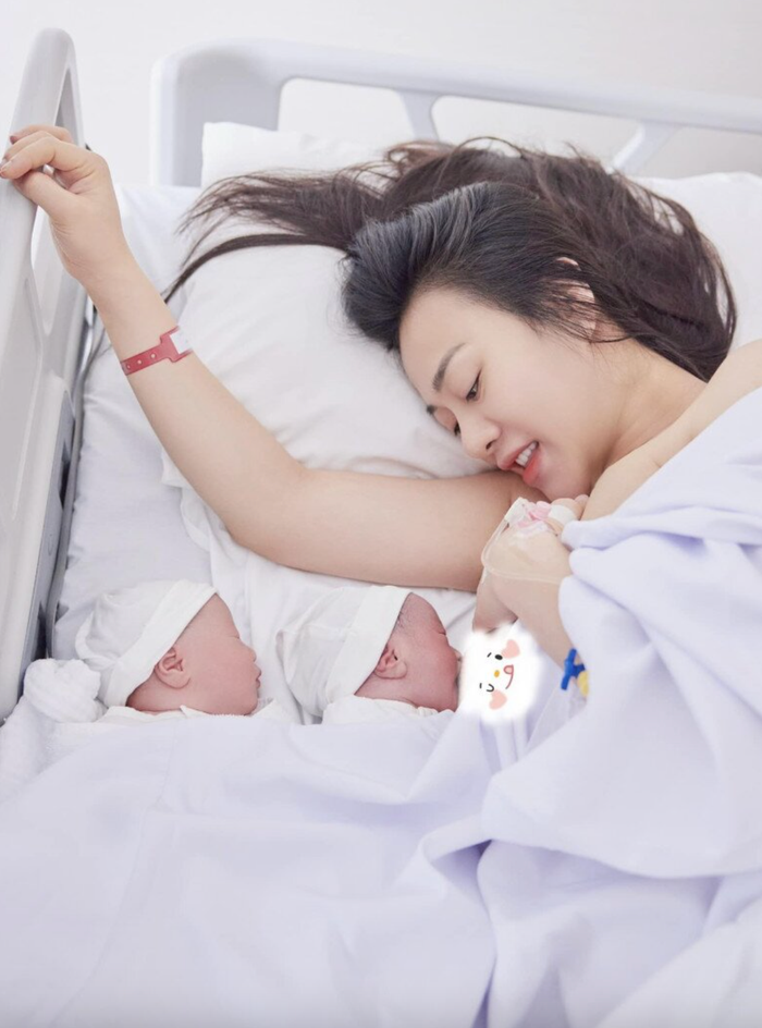 Phương Oanh lựa chọn tấm hình này để công bố tin đã sinh con thuận lợi với khán giả. Ảnh: FBNV